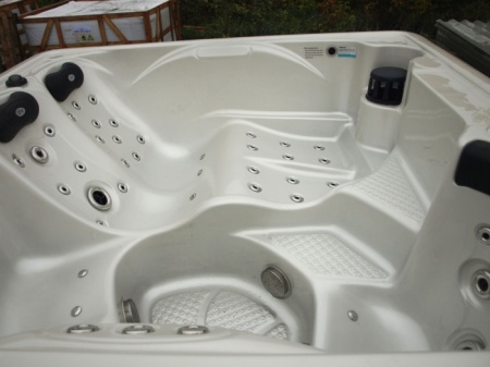 Гидромассажный бассейн Sunrans SR869 Гидромассажный бассейн Sunrans SR869